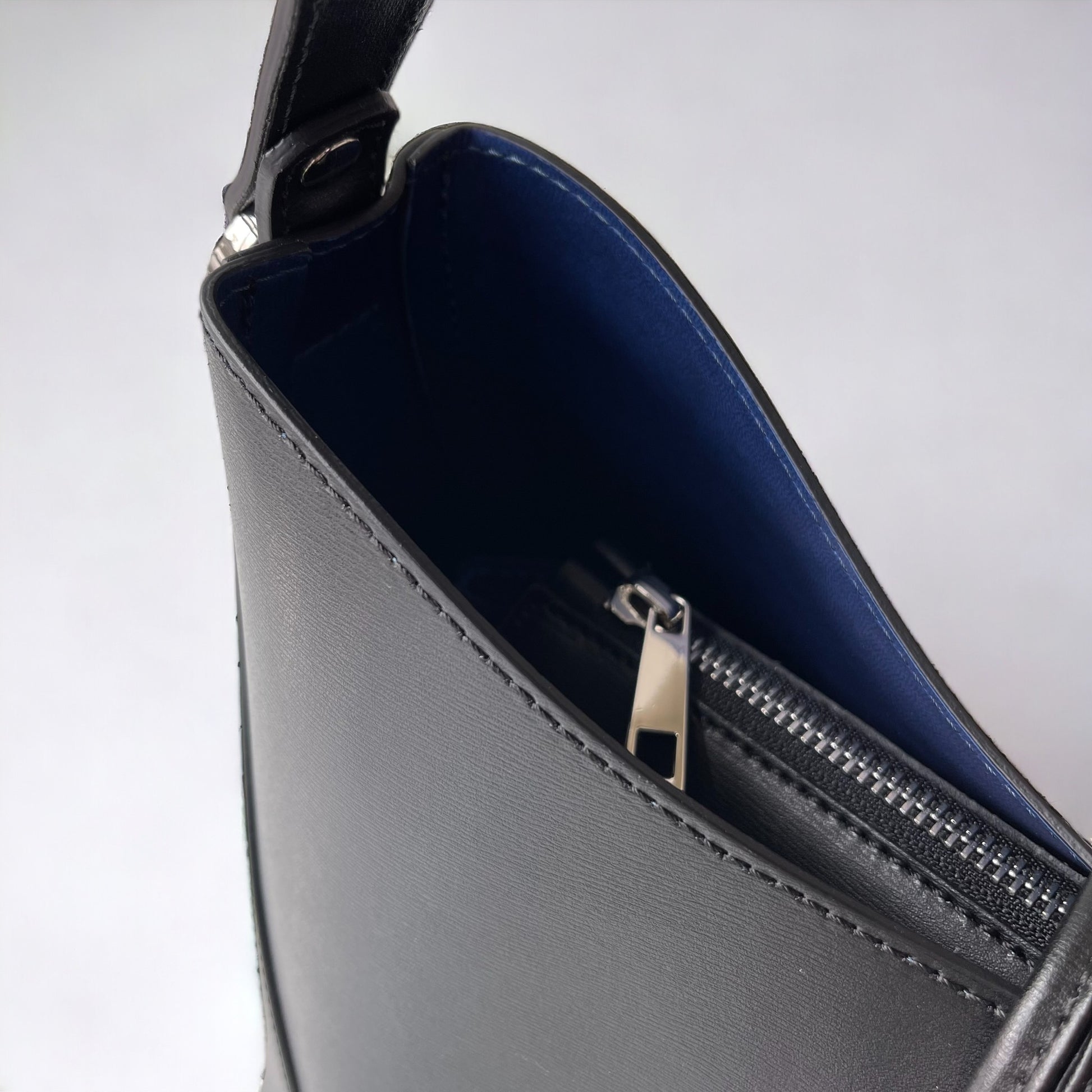 No. 224 Black Shoulder Bag - Italian Leather | Noirblanc